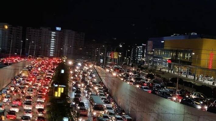 traffic jam in hyderabad due to heavy rain traffic jam in hyderabad due to heavy rain