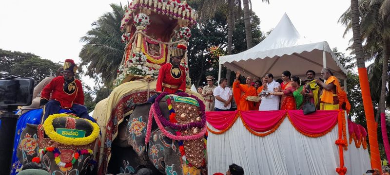 Srirangapatna Dasara Inaugurated by Nirmalanandanath Swamiji grg
