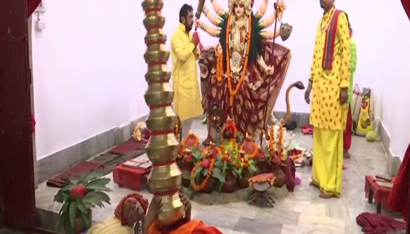 bihar news unique devotee navratri 2021 baba nageshwar installed 21 kalash on his chest in patna