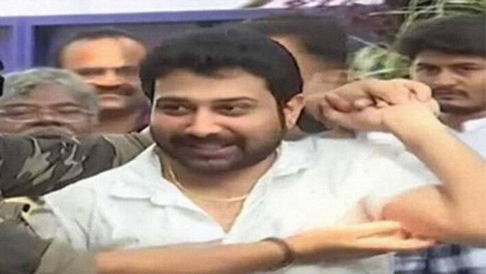 Actress hema bites Sivabalaji hand at Maa Elections Actress hema bites Sivabalaji hand at Maa Elections