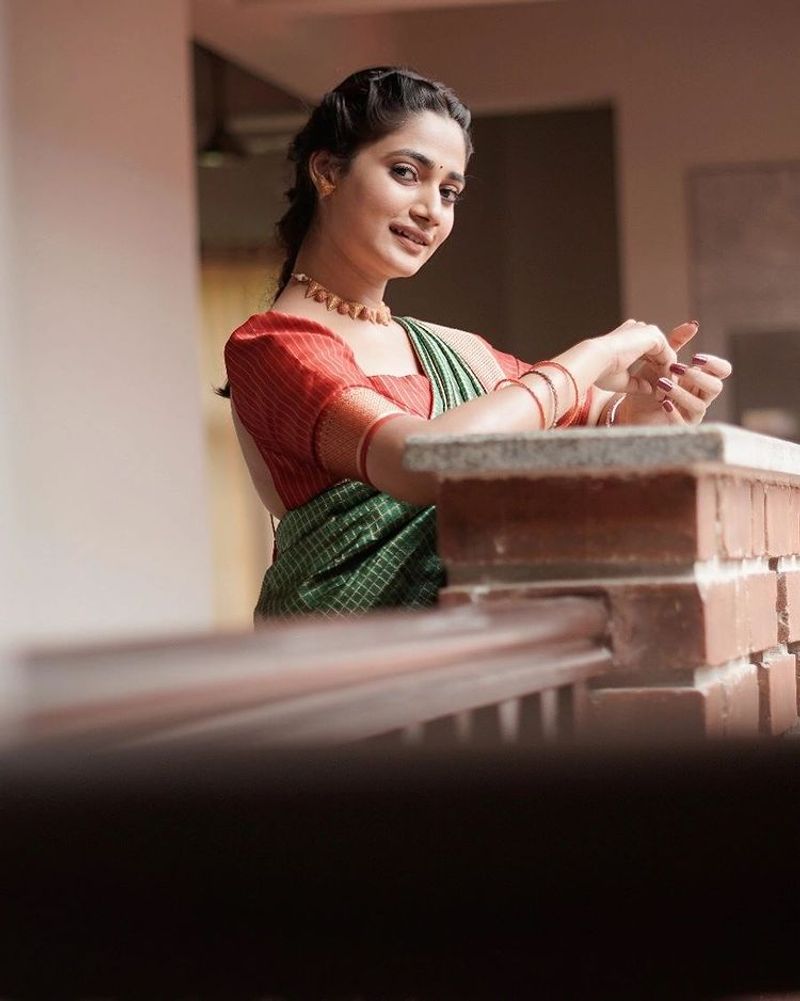 Biggboss losliya Cutie pie looking gorgeous in this saree photos