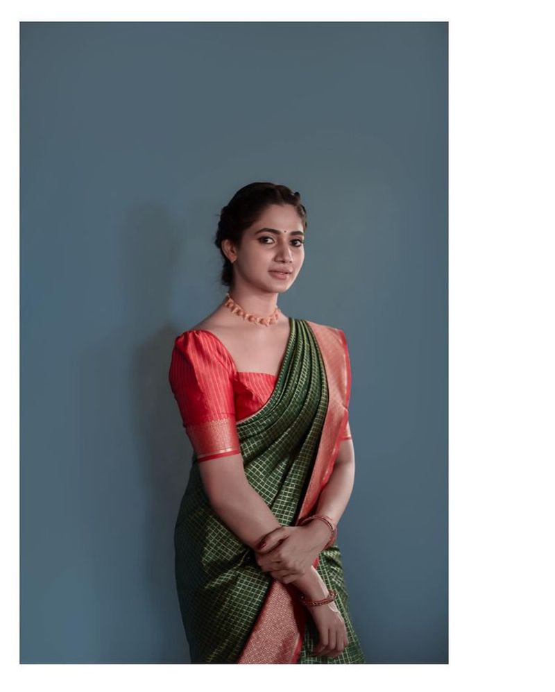Biggboss losliya Cutie pie looking gorgeous in this saree photos