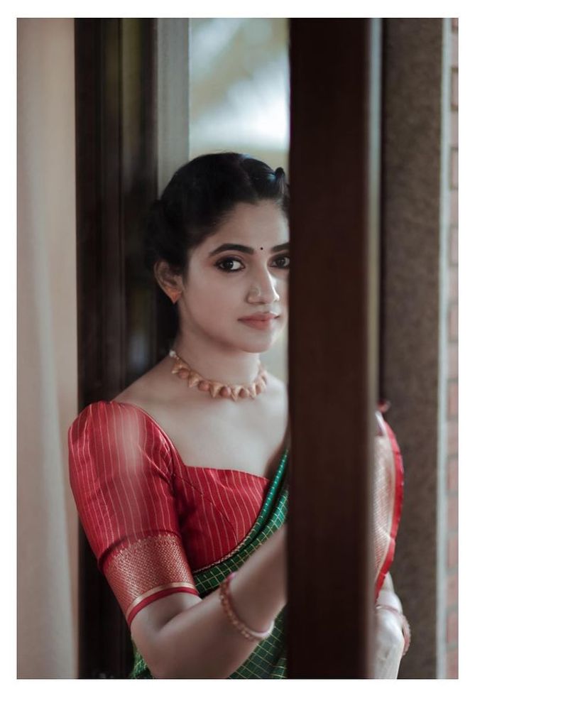 Biggboss losliya Cutie pie looking gorgeous in this saree photos