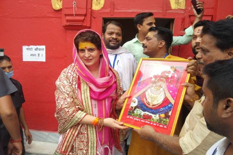 uttar pradesh, priyanka gandhi in varanasi worship in kashi vishvnath, kushmanda devi temple