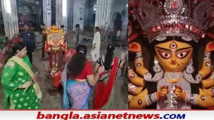 People of Gujarati community dance Dandiya in the ancient temple of Burdwan Rajbari during Durga Puja RTB People of Gujarati community dance Dandiya in the ancient temple of Burdwan Rajbari during Durga Puja RTB