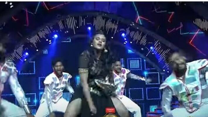 heba patel shake bigg boss5 house with her mass item number heba patel shake bigg boss5 house with her mass item number