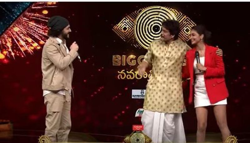 pooja hegde akhil romance in bigg boss5 house nagarjuna sweet warning