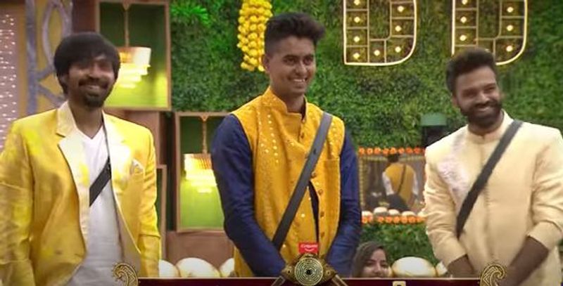 pooja hegde akhil romance in bigg boss5 house nagarjuna sweet warning