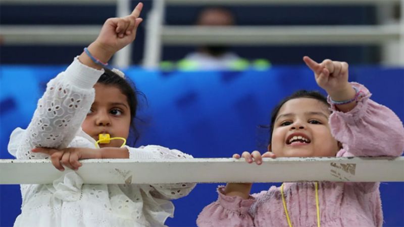 Saksh i-ziva to csk fans emotional after MS Dhoni finish the match against dc in IPL 2021 qualifier spb
