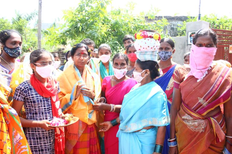 bjp candidate eatala rajender wife jamuna election campaign in Huzurbad Bypoll