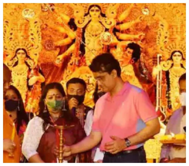 BCCI president Sourav Ganguly missing wife Dona ganguly and daughter Sana in Durga Puja 2021 spb