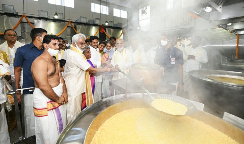 AP CM YS Jagan at Tirumala Temple