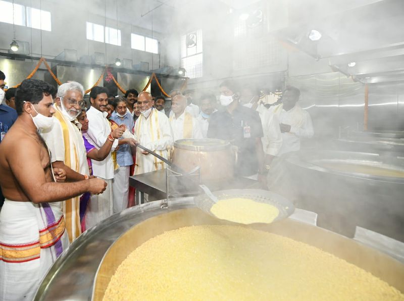 AP CM YS Jagan at Tirumala Temple