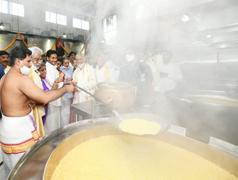 AP CM YS Jagan at Tirumala Temple