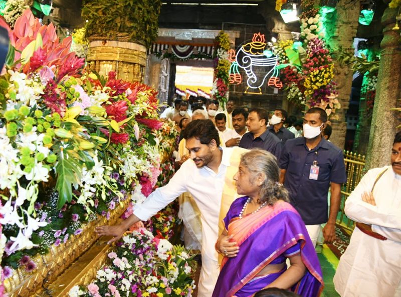 AP CM YS Jagan at Tirumala Temple