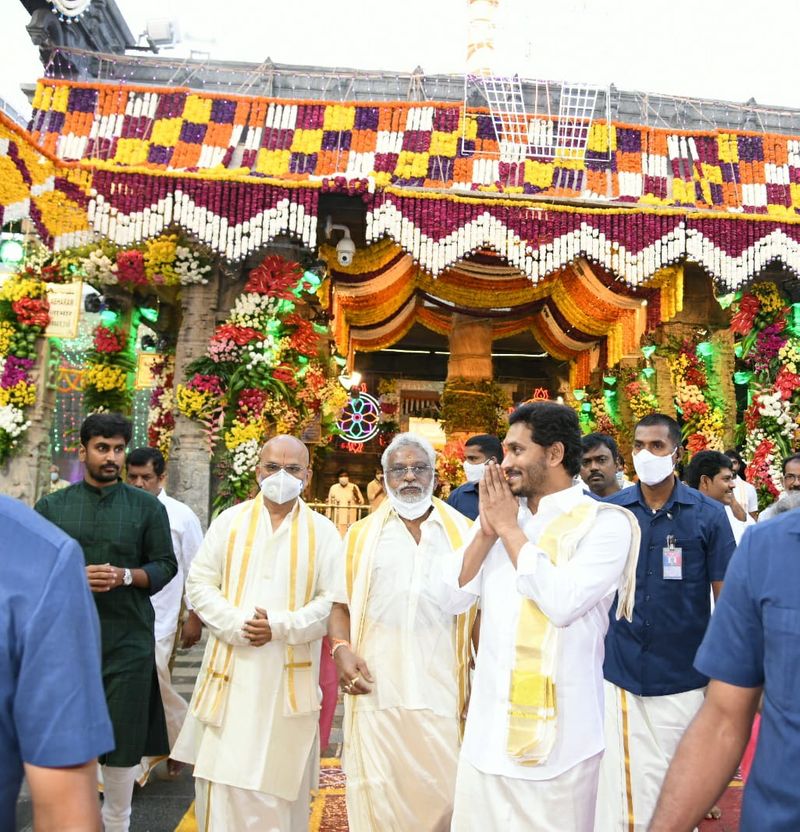 AP CM YS Jagan at Tirumala Temple