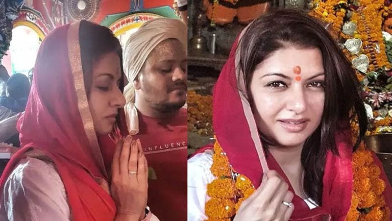 Navratri 2021 Bhagyashree with husband Himalaya Dassani attend Ganga Aarti at Rishikesh