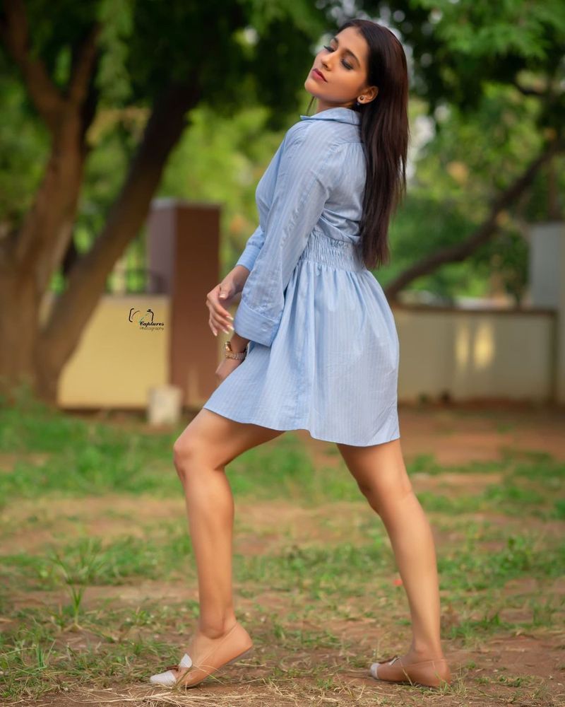 is anchor rashmi gautam in love break up who is that secret boy friend