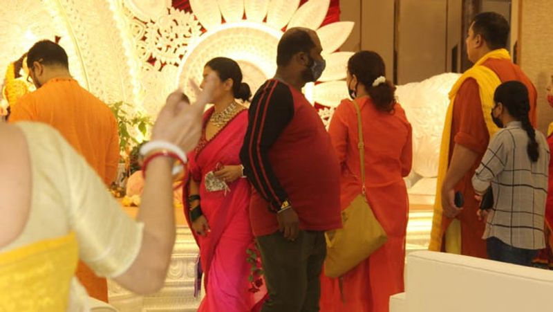 kajol spotted at durga puja without makeup, ayan mukherjee and these celebs were also seen