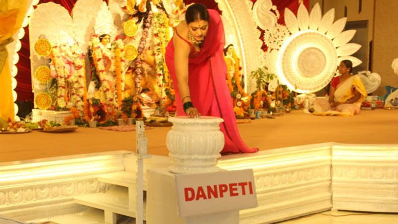 kajol spotted at durga puja without makeup, ayan mukherjee and these celebs were also seen