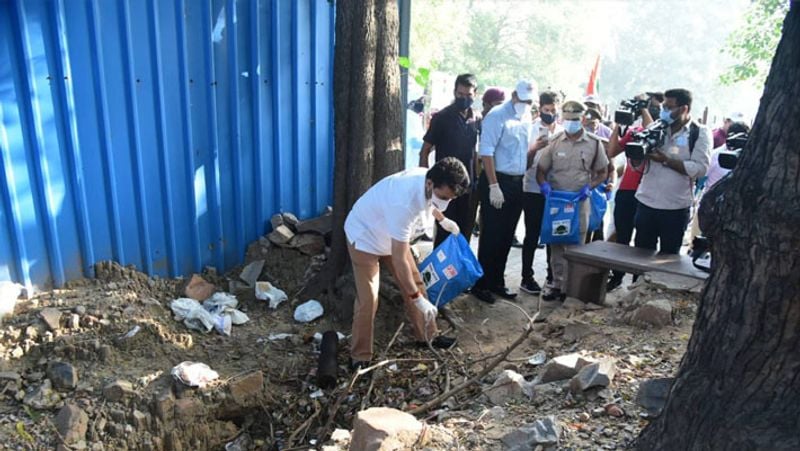 Union Minister Anurag Thakur participates in Clean India drive at Humayun Tomb in Delhi pod