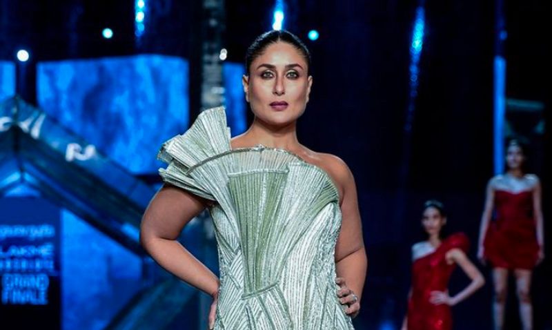 Kareena Kapoor Gets Heavily Trolled For Flaunting Her Post Pregnancy Body At Lakme Fashion Week 2021 dpl