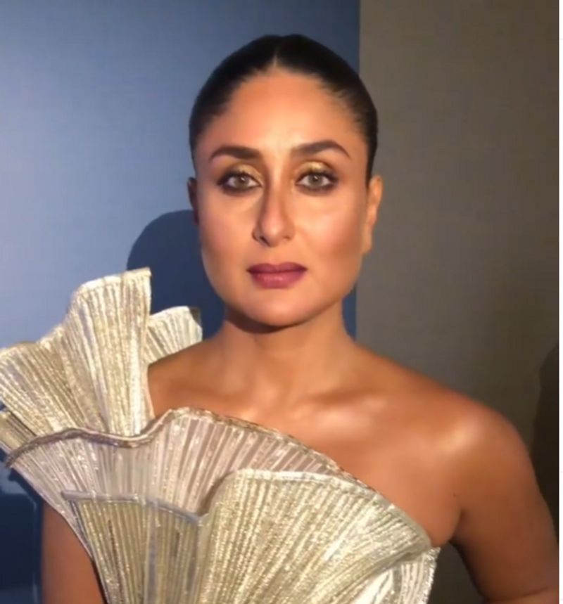 Kareena Kapoor Gets Heavily Trolled For Flaunting Her Post Pregnancy Body At Lakme Fashion Week 2021 dpl