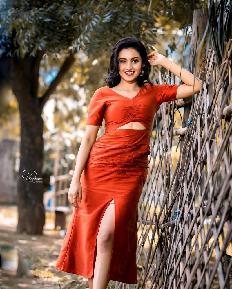 Dhee fame deepika pilli sister hashitha pilli instagram reels viral on social media - gnr