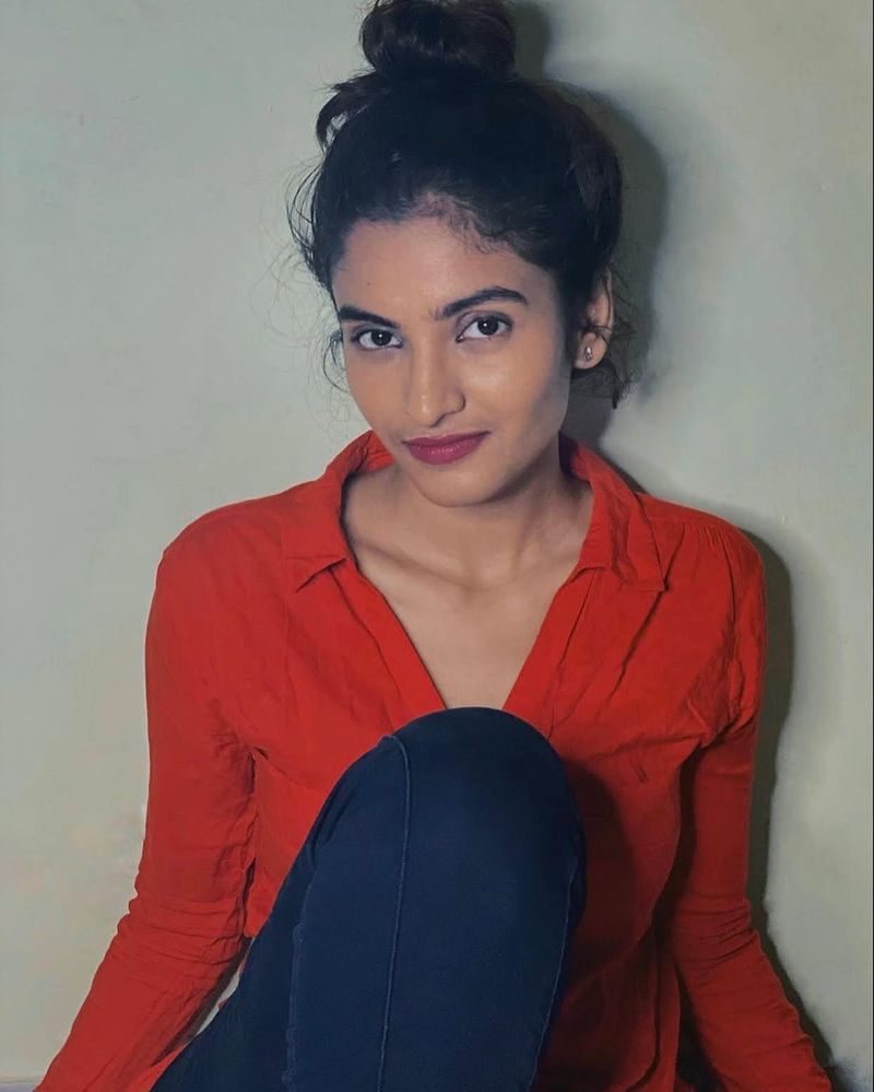 Dhee fame deepika pilli sister hashitha pilli instagram reels viral on social media - gnr