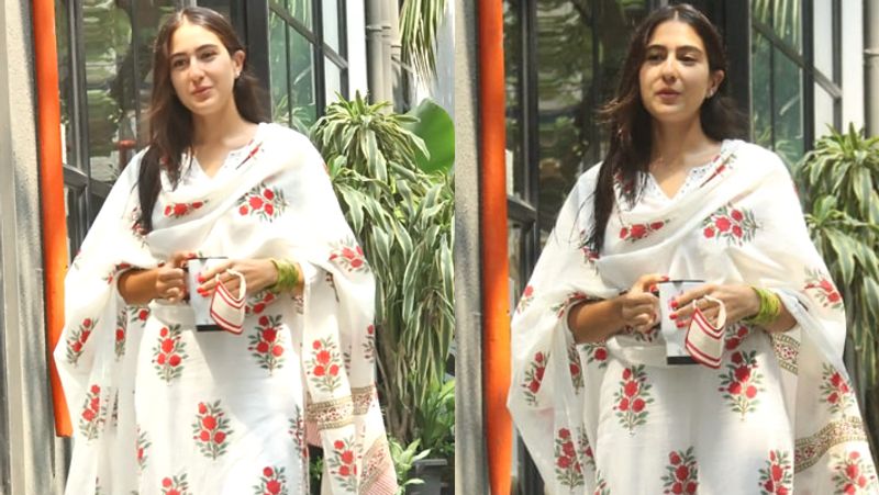 Kareena Kapoor looked beautiful without makeup, Bobby Deol is unrecognizable in long beard