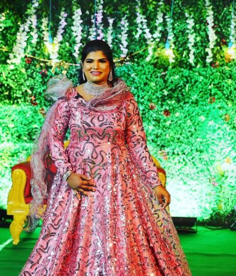 Biggboss fame Aranthangi Nisha celebrates her 11th wedding anniversary viral photos