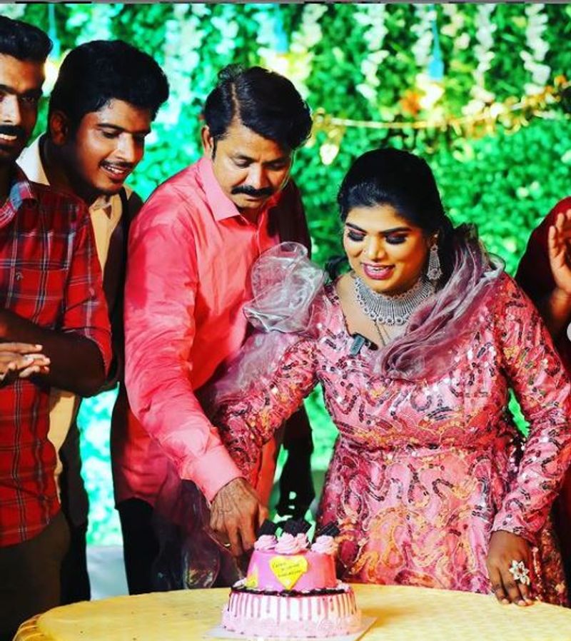 Biggboss fame Aranthangi Nisha celebrates her 11th wedding anniversary viral photos
