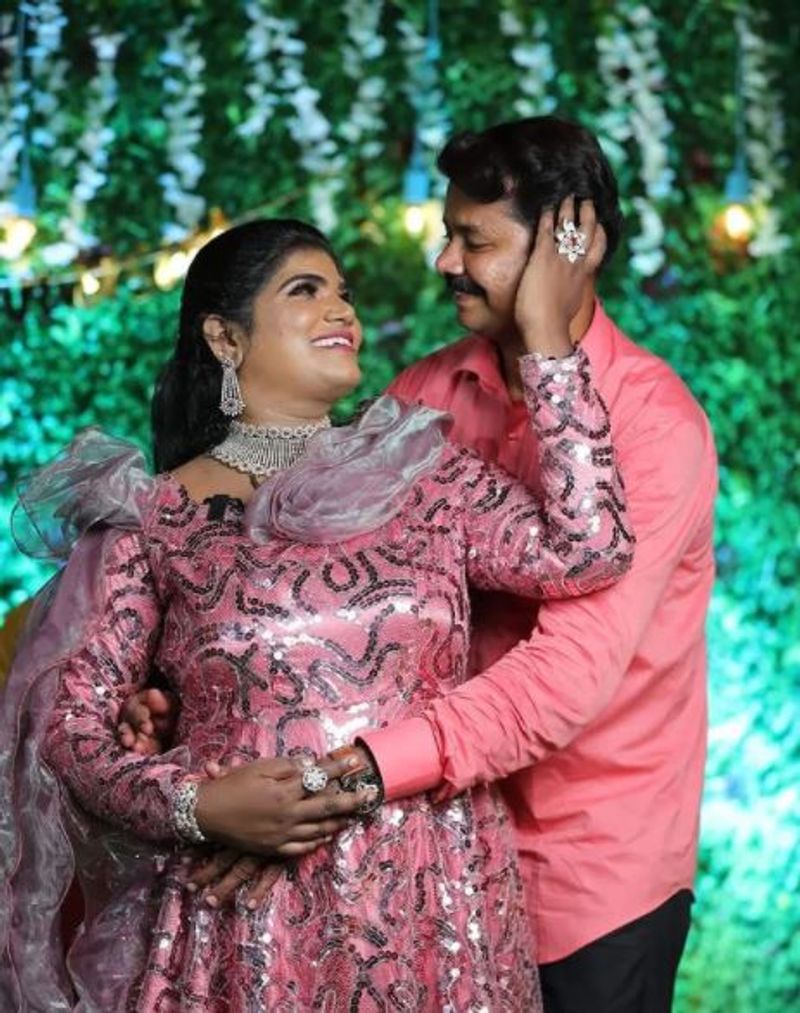 Biggboss fame Aranthangi Nisha celebrates her 11th wedding anniversary viral photos