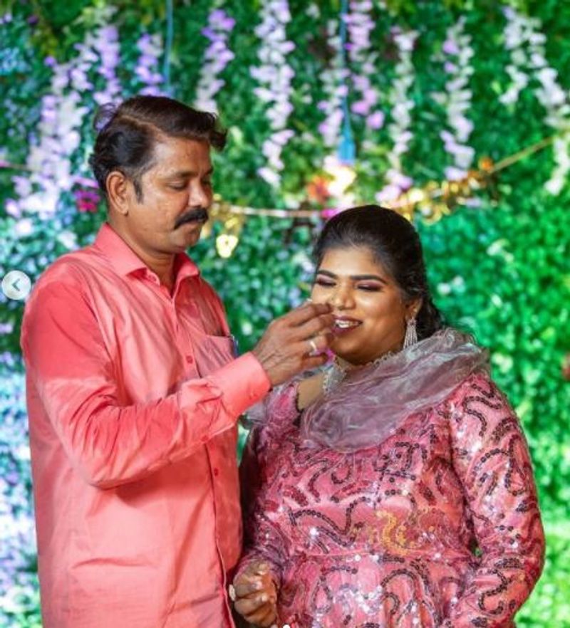Biggboss fame Aranthangi Nisha celebrates her 11th wedding anniversary viral photos