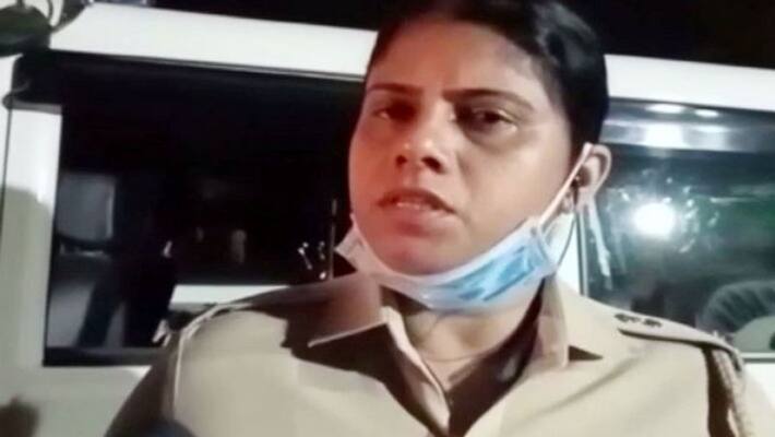 Minor girl stabbed to death by a boy in One sided love on the road in Pune Maharashtra Minor girl stabbed to death by a boy in One sided love on the road in Pune Maharashtra