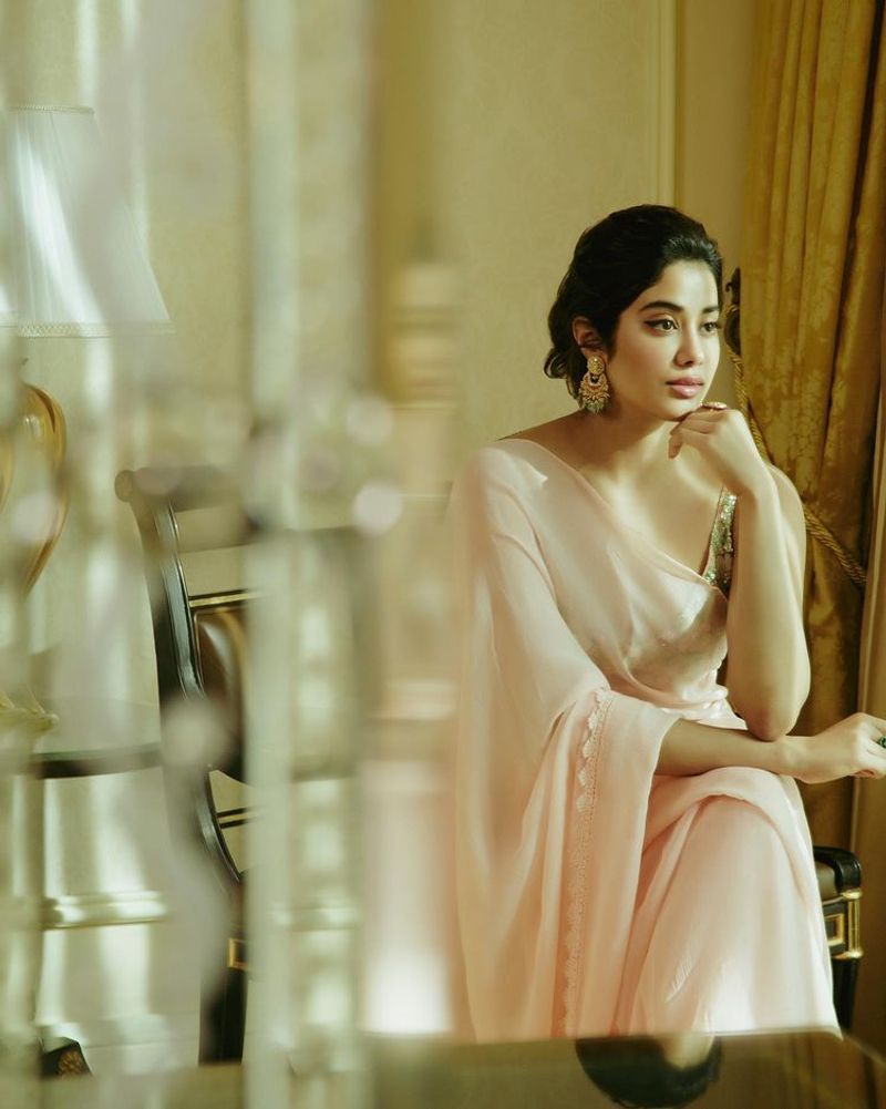 Janvi Kapoor who looks like mother Sridevi in a single fleat saree latest photos