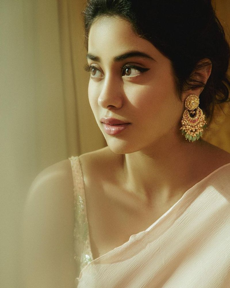 Janvi Kapoor who looks like mother Sridevi in a single fleat saree latest photos
