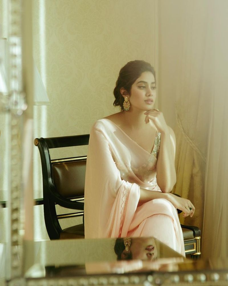 Janvi Kapoor who looks like mother Sridevi in a single fleat saree latest photos