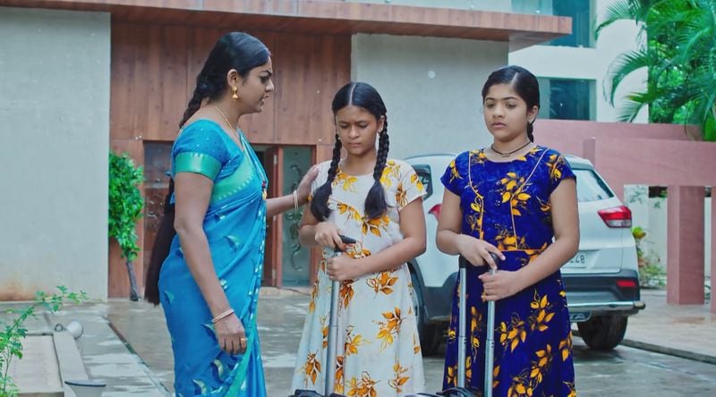 hima suffers from seviour fever in todays karthika deepam serial episode