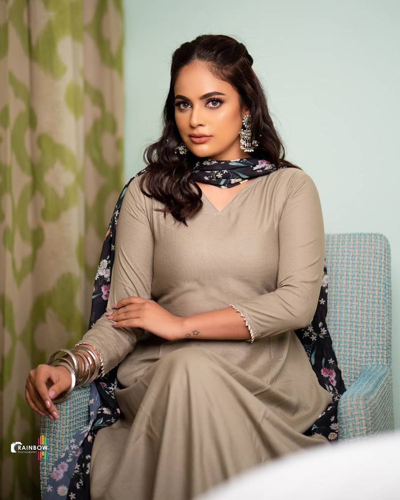 Actress Nandhitha Swetha charming Latest Photoshoot snaps