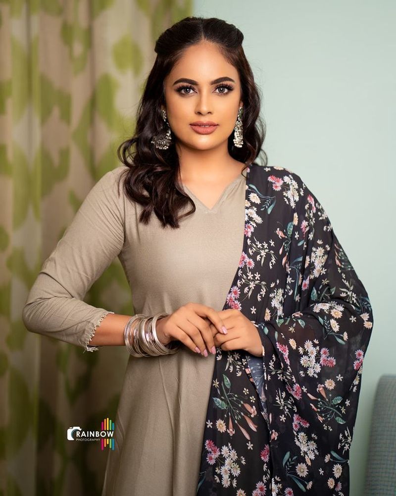 Actress Nandhitha Swetha charming Latest Photoshoot snaps