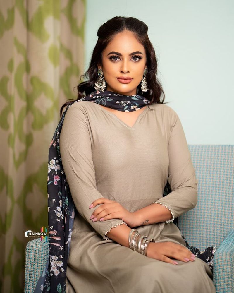 Actress Nandhitha Swetha charming Latest Photoshoot snaps