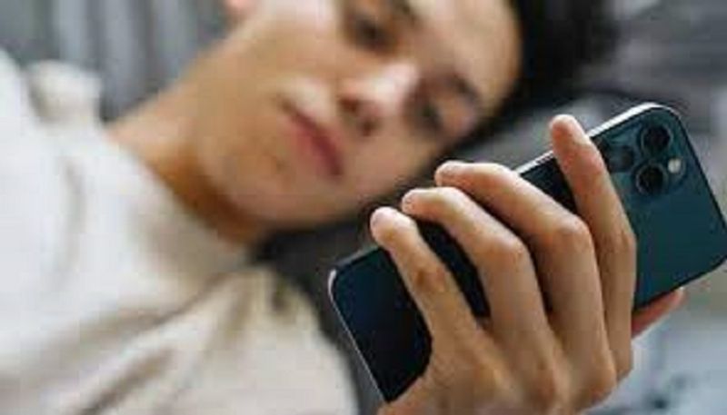 Know about Nomophobia psychological condition where person fearing of losing phone