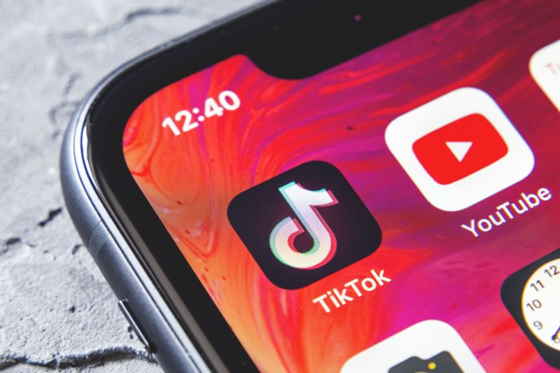 India overtakes China in watching videos, people are spending four hours daily with mobiles since the lockdown