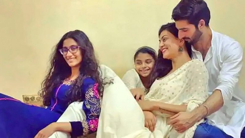 Sushmita Sen escaped a fall due to dis balance while posing in high hills
