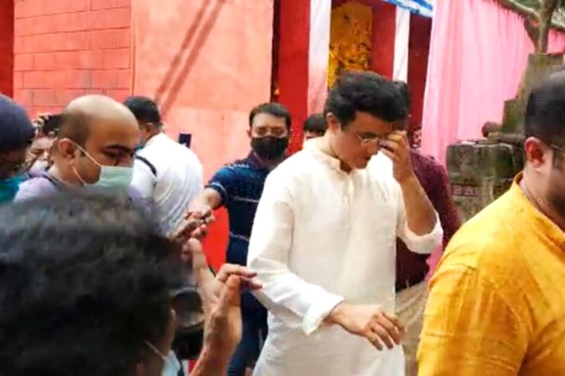 Saurav Ganguly celebrates Durga Ashtami 2021 in Barisha players corner, leaves for Dubai tonight ALB