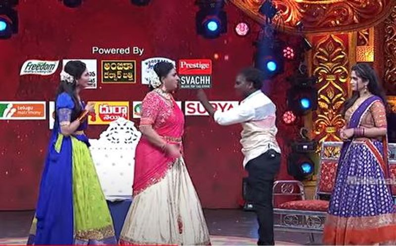 jabardasth varsha fire on immanuel he is with new girl roja strong warning