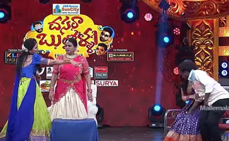 jabardasth varsha fire on immanuel he is with new girl roja strong warning