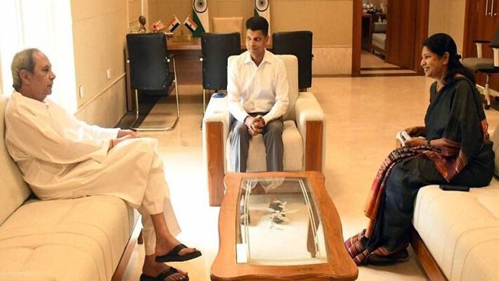 DMK MP kanimozhi meet odisha cm naveen patnayak DMK MP kanimozhi meet odisha cm naveen patnayak