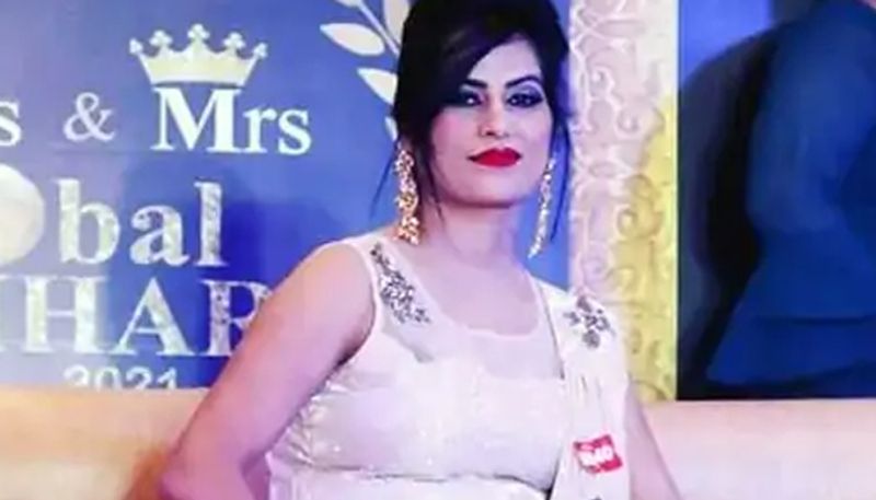 bihar news patna criminals shoots model mona during duraga puja at patna